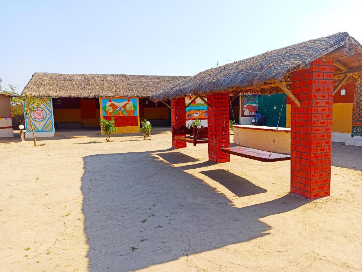 Kutir Craft Village Resort Bherandiāla Eksteriør billede