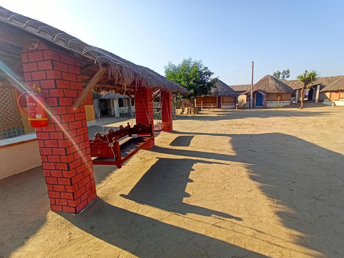 Kutir Craft Village Resort Bherandiāla Eksteriør billede