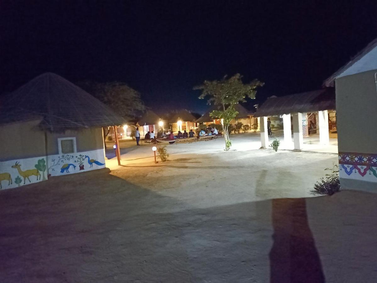 Kutir Craft Village Resort Bherandiāla Eksteriør billede